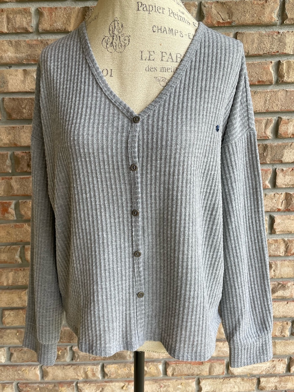 Lucky Brand Gray Ribbed Knit Long Sleeve V-neck Top.